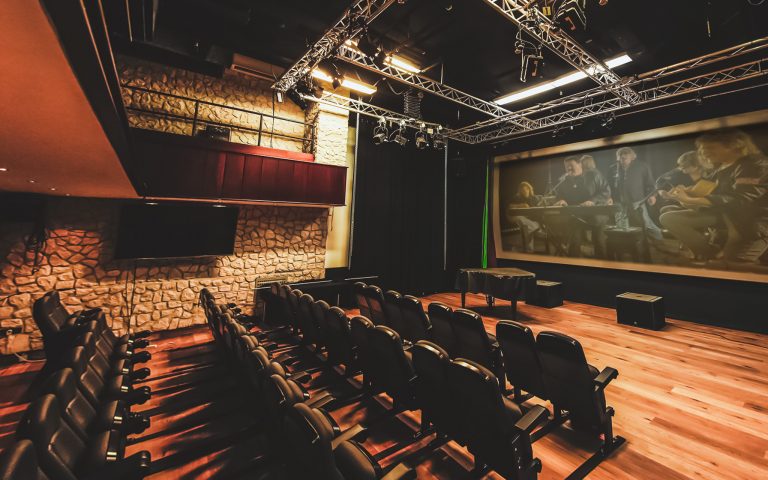 studio III mit leinwand